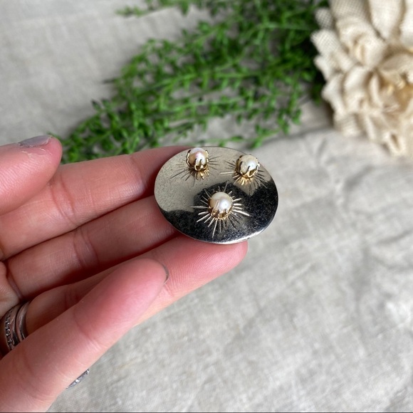 Vintage Round 3 Prong Set Pearls Starburst Silver MCM Functional Brooch 1.25" - Picture 4 of 10